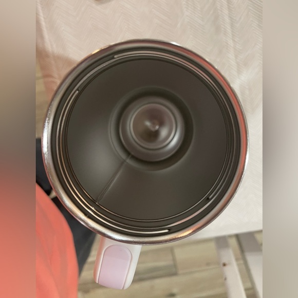 Stanley 40oz tumbler with switched handle and lid. - Picture 3 of 4